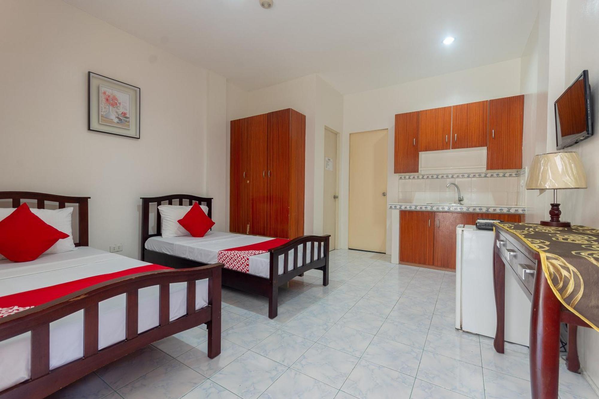 3J'S And K Apartment Мактан Экстерьер фото