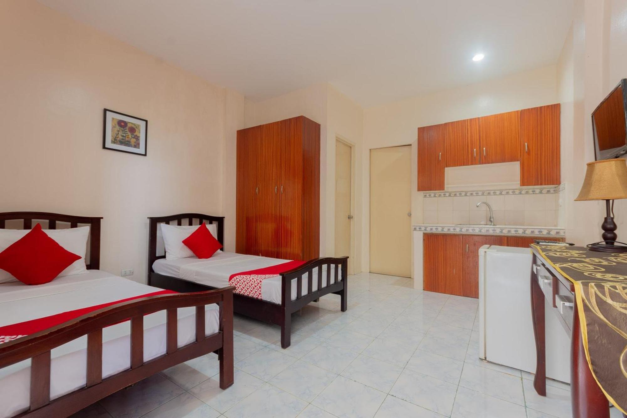 3J'S And K Apartment Мактан Экстерьер фото